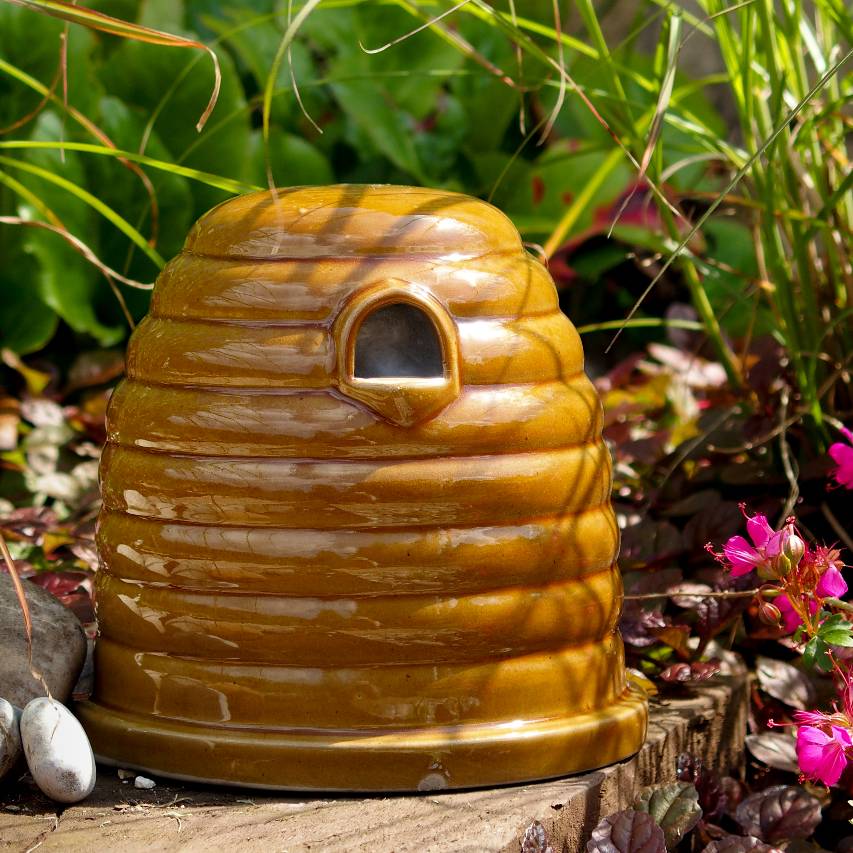 Ceramic bumblebee nest box