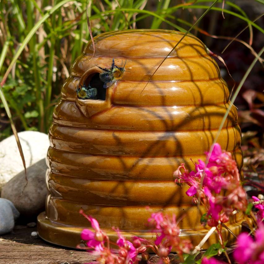 Ceramic bumblebee skep with bees in entrance